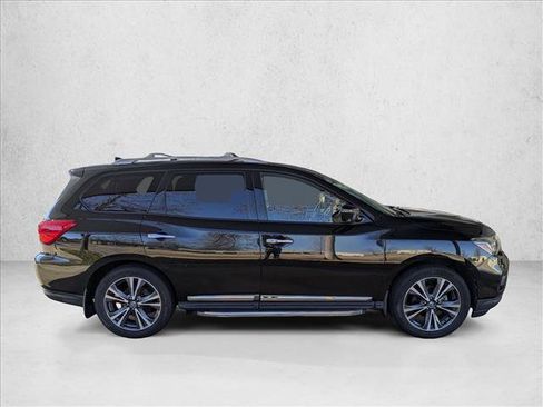 Used 2019 Nissan Pathfinder Platinum image 4
