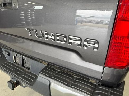Used 2020 Toyota Tundra SR5 w/ SR5 Upgrade Package AWD/4WD image 12