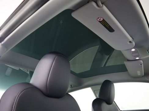 Used 2023 Tesla Model 3 Standard Range image 19