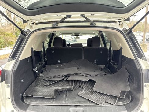 Used 2022 Nissan Pathfinder SV image 26