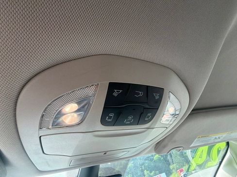 Used 2024 Chrysler Pacifica Touring-L FWD image 42
