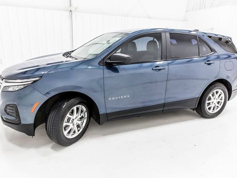 Used 2024 Chevrolet Equinox LS image 3