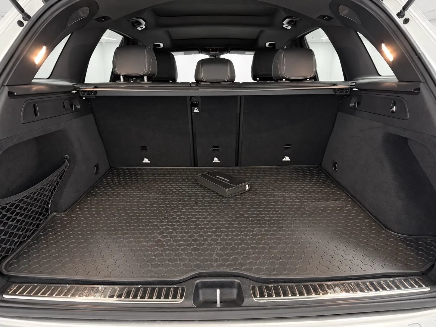 Used 2021 Mercedes-Benz GLC 300 4MATIC w/ Premium Package image 18