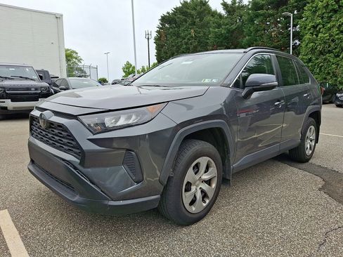 Used 2021 Toyota RAV4 LE AWD/4WD image 2