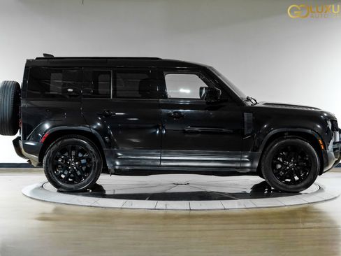 Used 2023 Land Rover Defender 110 SE image 9