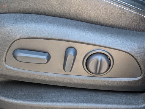 Certified 2024 GMC Terrain SLT image 21