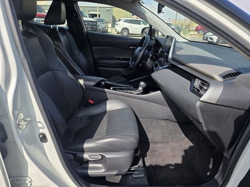 Used 2020 Toyota C-HR Limited image 16