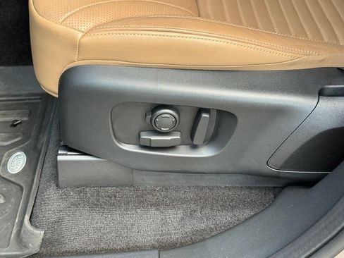Certified 2025 Land Rover Discovery Dynamic SE AWD/4WD image 11