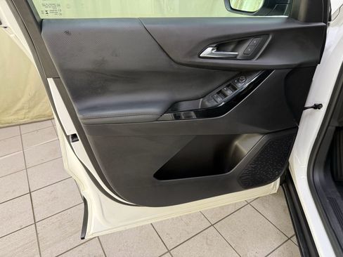 Used 2025 Chevrolet Equinox LT FWD image 32