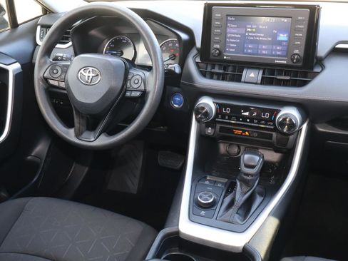 Used 2020 Toyota RAV4 XLE image 10