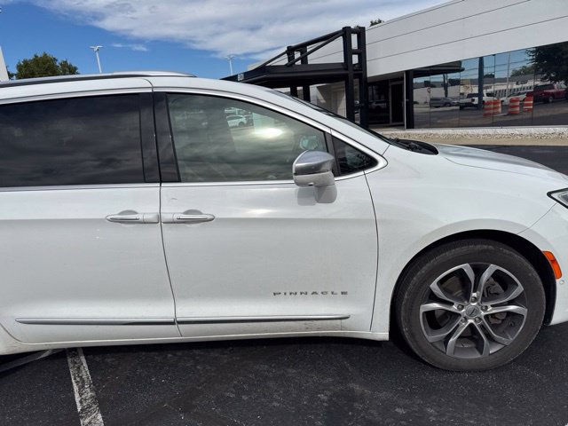 Used 2021 Chrysler Pacifica Pinnacle AWD/4WD image 11