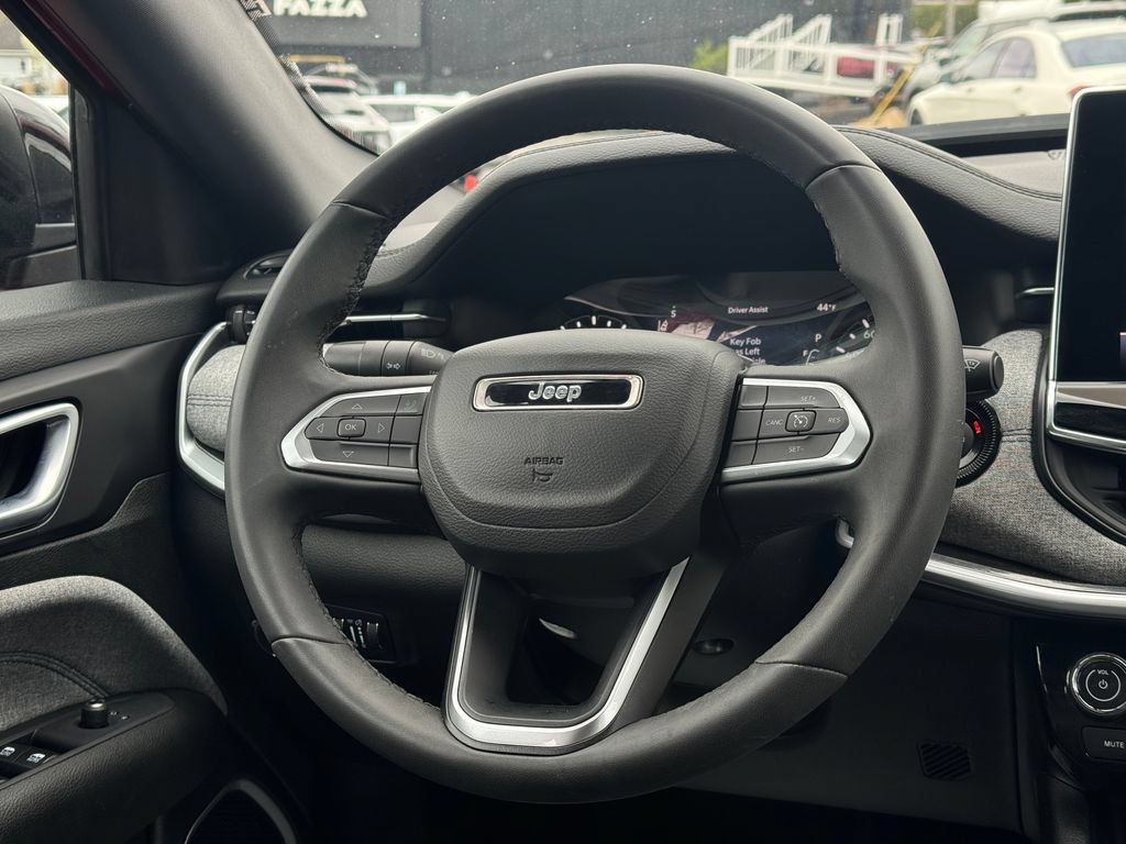 Used 2024 Jeep Compass Latitude AWD/4WD image 5