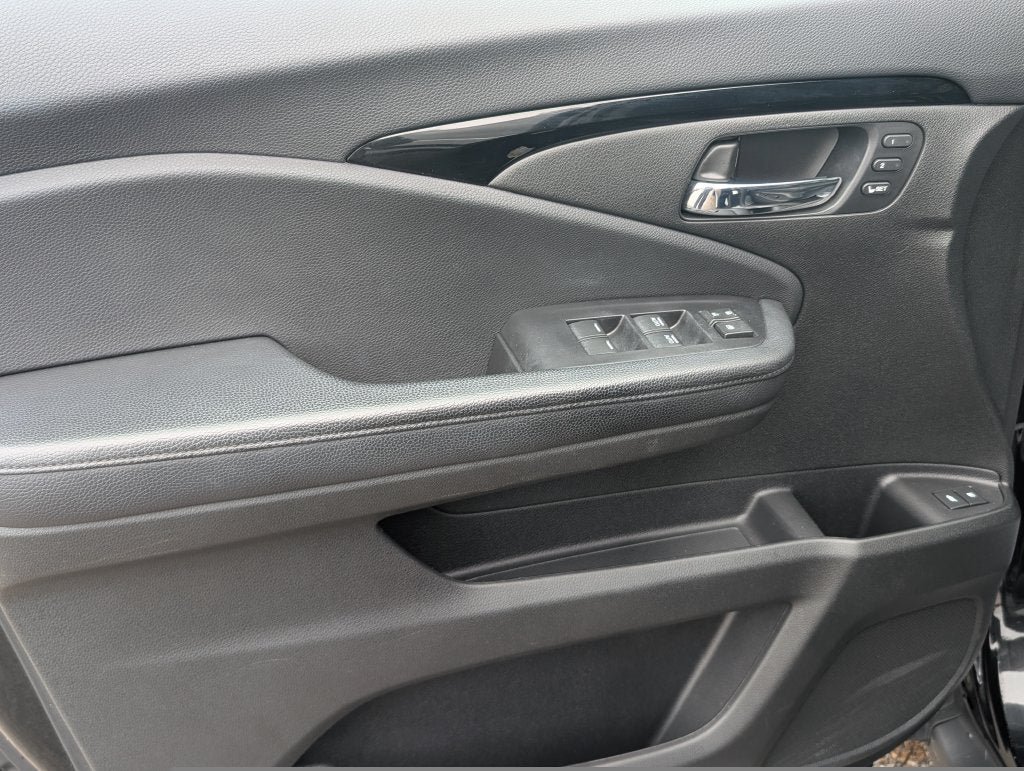 Used 2019 Honda Pilot Touring image 9
