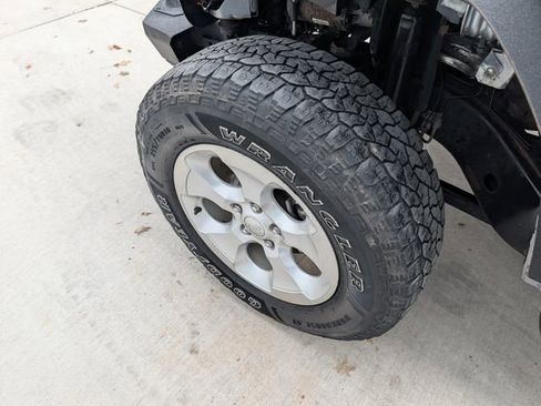 Used 2013 Jeep Wrangler Unlimited Sahara w/ Trailer Tow Group image 7