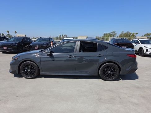 Used 2025 Toyota Camry SE FWD image 9