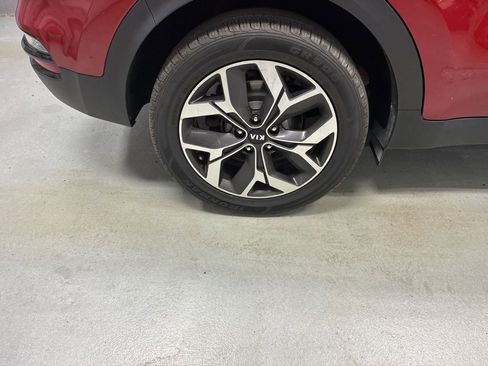 Used 2022 Kia Sportage EX image 3
