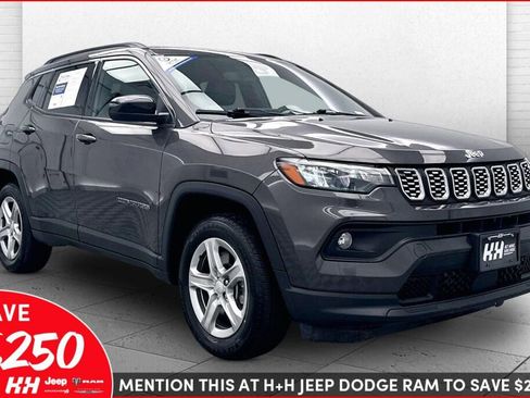 Used 2024 Jeep Compass Latitude AWD/4WD image 1