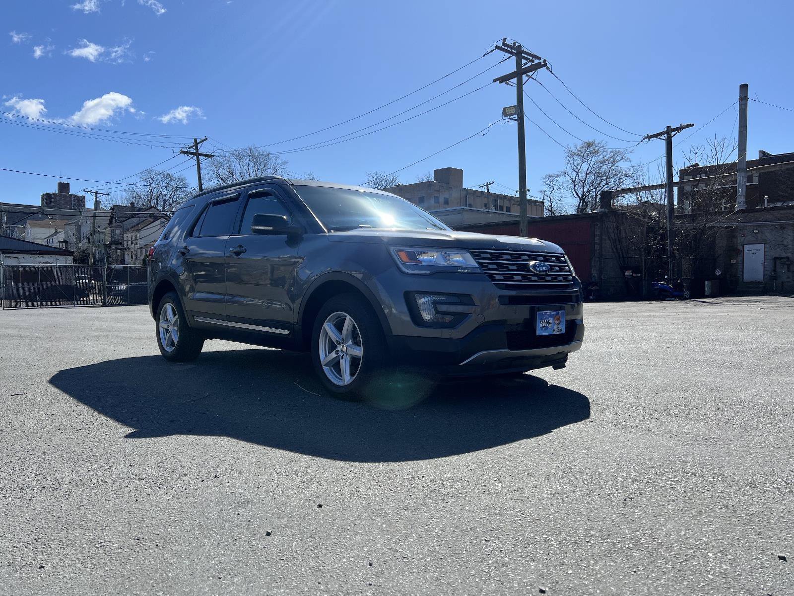 Used 2016 Ford Explorer XLT w/ Equipment Group 202A AWD/4WD image 1