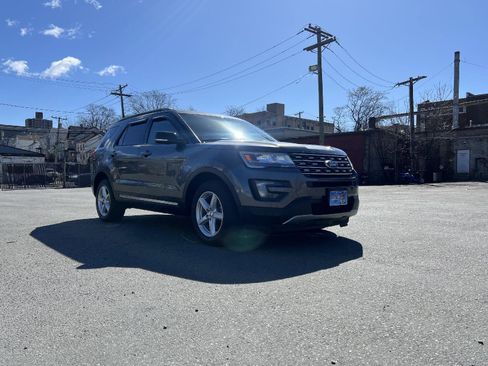 Used 2016 Ford Explorer XLT w/ Equipment Group 202A image 1