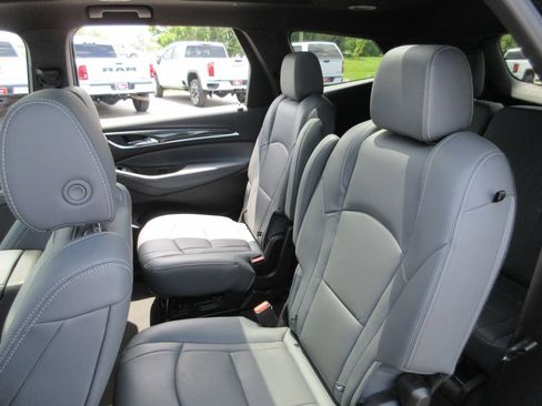 Used 2024 Buick Enclave Essence w/ Experience Buick Package FWD image 21