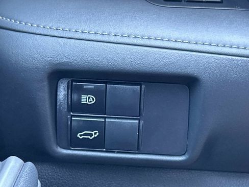 Used 2022 Toyota Highlander LE FWD image 27