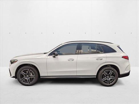 Used 2025 Mercedes-Benz GLC 300 4MATIC image 5