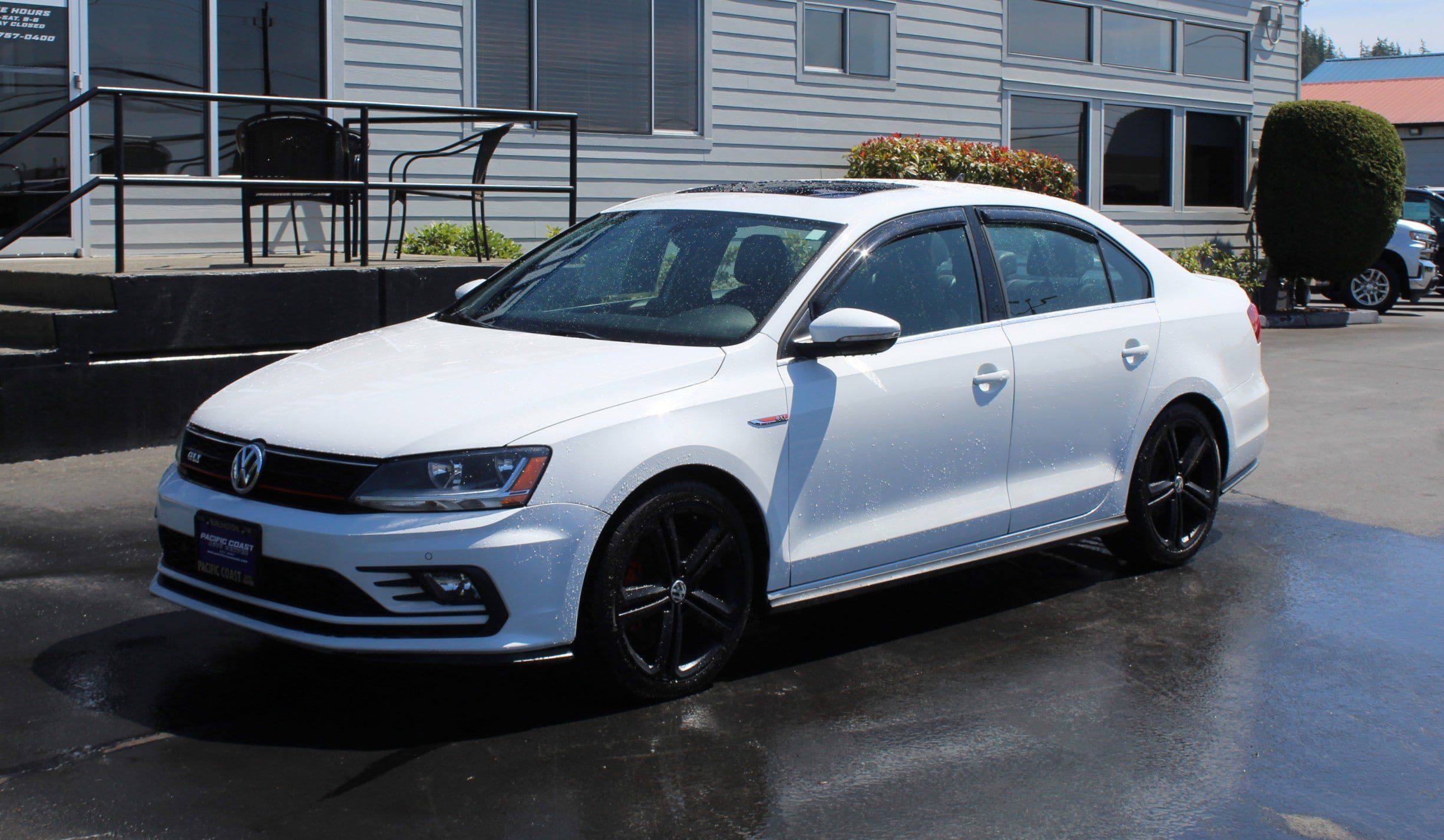 Used 2017 Volkswagen Jetta GLI FWD image 2