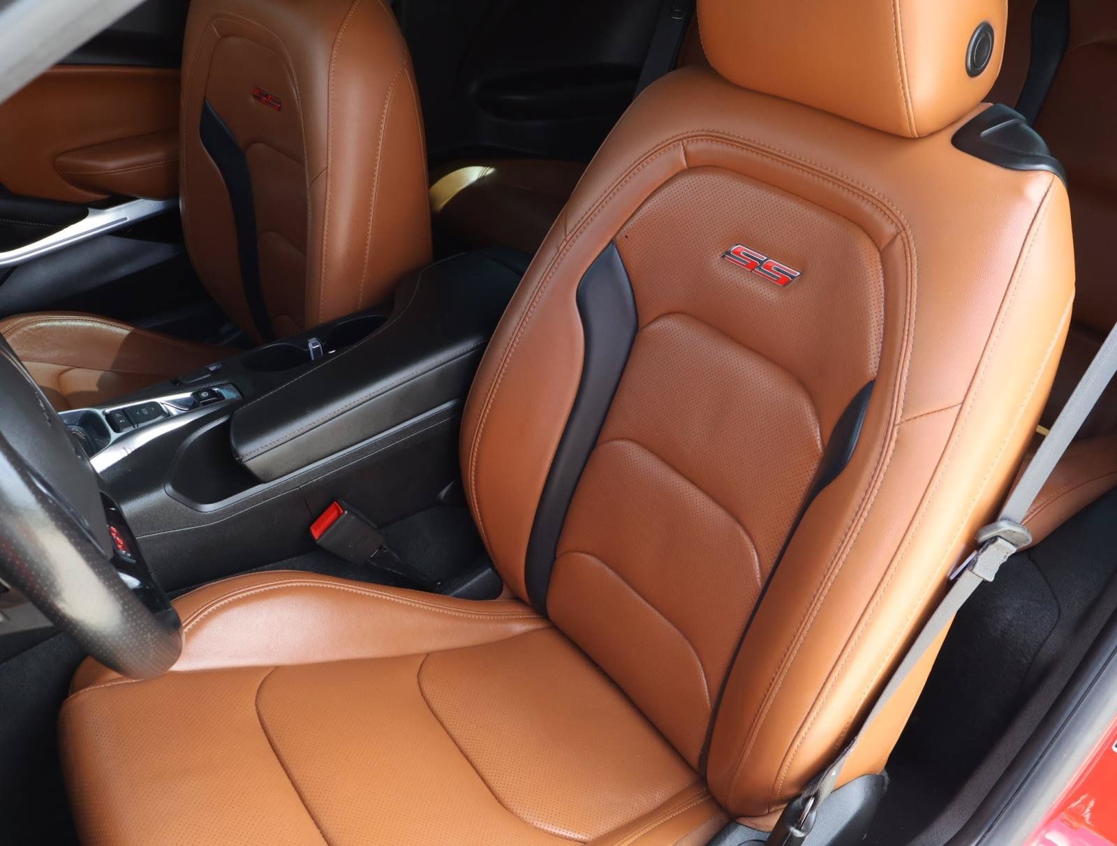 Used 2018 Chevrolet Camaro SS RWD image 9