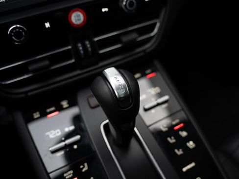 Certified 2026 Porsche Macan AWD/4WD image 26