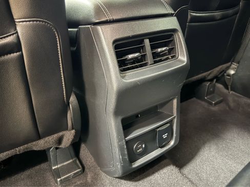 Used 2022 Ford Edge Titanium image 26