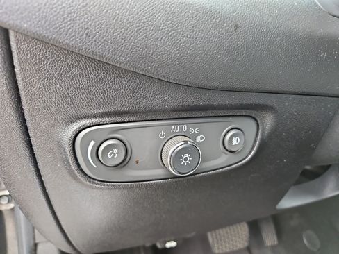 Used 2019 Chevrolet Equinox Premier FWD image 23