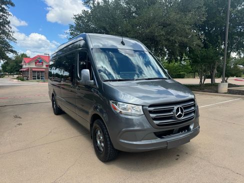 Used 2019 Mercedes-Benz Sprinter 2500 image 4