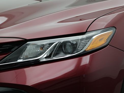 Used 2020 Toyota Camry LE FWD image 8