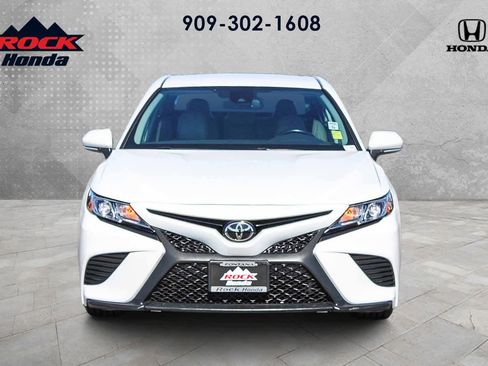 Used 2019 Toyota Camry SE image 2