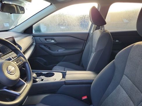 Used 2024 Nissan Rogue SV image 15
