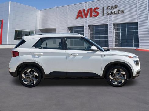 Used 2025 Hyundai Venue SEL FWD image 5