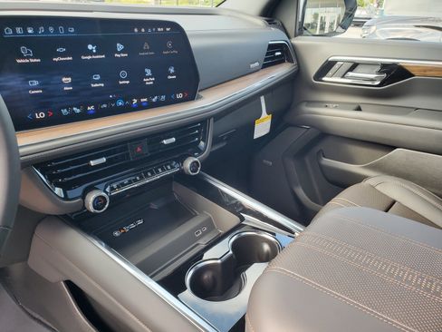 New 2025 Chevrolet Suburban High Country image 19