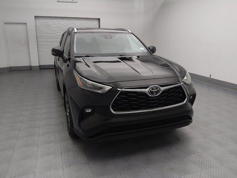 Used 2020 Toyota Highlander XLE image 14