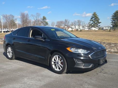 Used 2020 Ford Fusion SE image 1