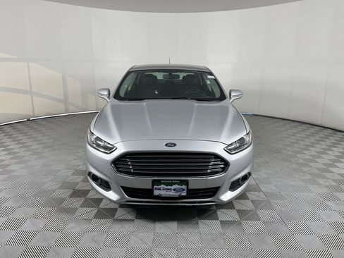 Used 2016 Ford Fusion SE w/ Equipment Group 202A image 2
