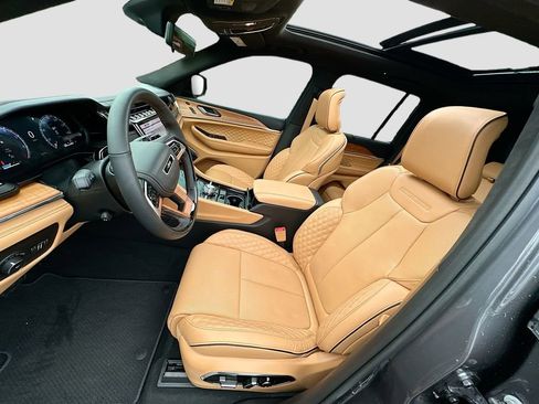 New 2025 Jeep Grand Cherokee Summit image 28