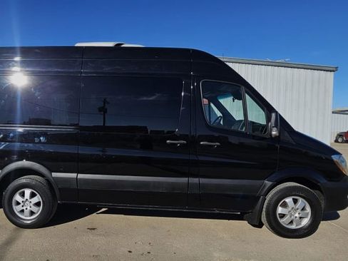 Used 2016 Mercedes-Benz Sprinter 2500 image 5