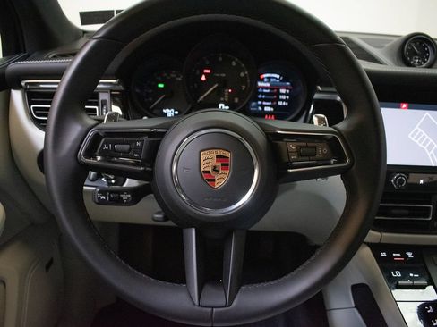 Certified 2026 Porsche Macan AWD/4WD image 25