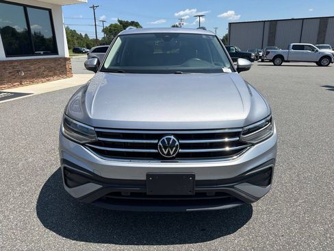 Used 2023 Volkswagen Tiguan SE w/ Panoramic Sunroof Package AWD/4WD image 12