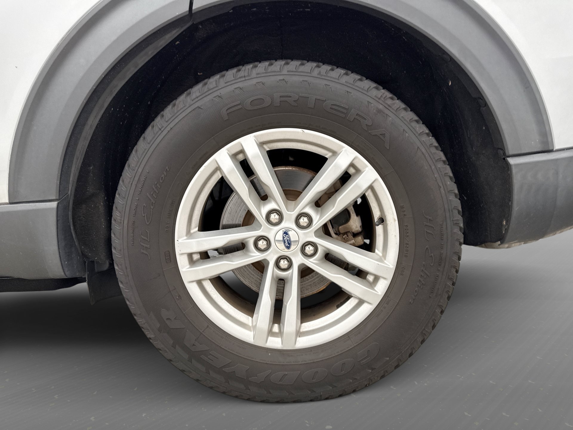 Used 2020 Ford Explorer XLT w/ Equipment Group 202A AWD/4WD image 13