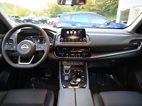 Used 2023 Nissan Rogue SV w/ SV Premium Package image 16