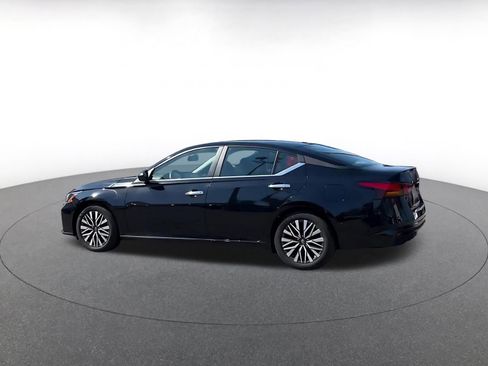 Used 2025 Nissan Altima 2.5 SV image 10