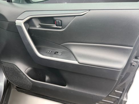 Used 2025 Toyota RAV4 LE AWD/4WD image 22