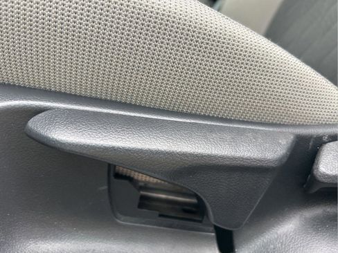 Used 2025 Toyota Corolla LE image 28