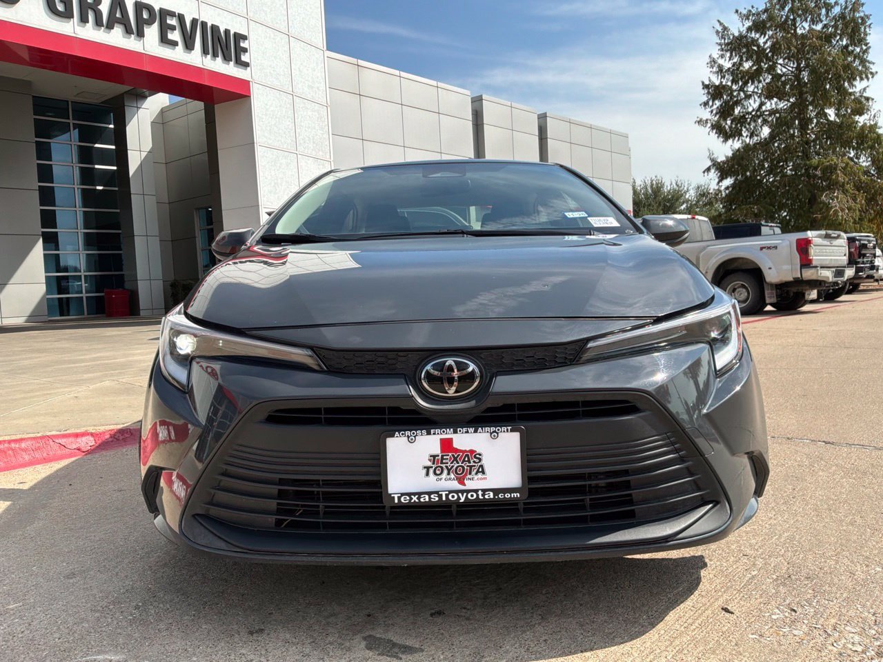 Used 2026 Toyota Corolla LE FWD image 3